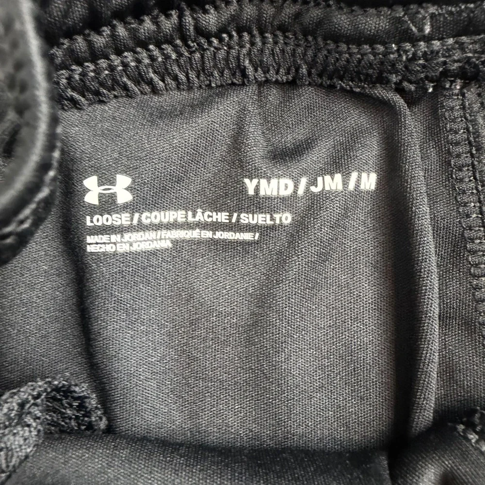 Under Armour Shorts Boys Medium Black Athletic Gym Performance Graphic Logo